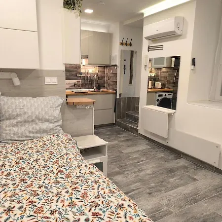 Little Pest Nest Apartment *